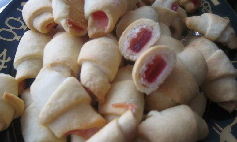 Рецепт рассыпчатые рогалики вкус детства на сметанно-дрожжевом тесте