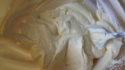 рассыпчатые рогалики вкус детства на сметанно-дрожжевом тесте