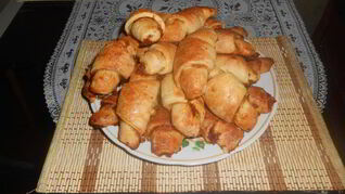 Рогалики из дрожжевого теста с повидлом