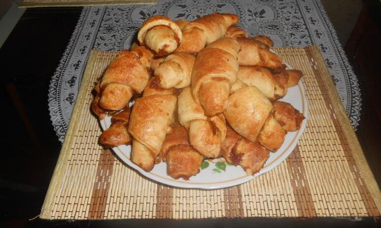 Рецепт рогалики из дрожжевого теста с повидлом