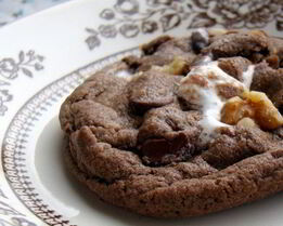 Шоколадное печенье с шоколадной крошкой и маршмеллоу