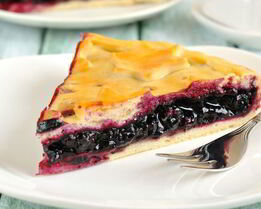 Аппетитный ягодный пирог в мультиварке