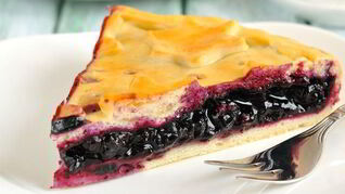 Аппетитный ягодный пирог в мультиварке