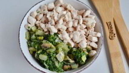 быстрый куриный пирог со шпинатом и грибами