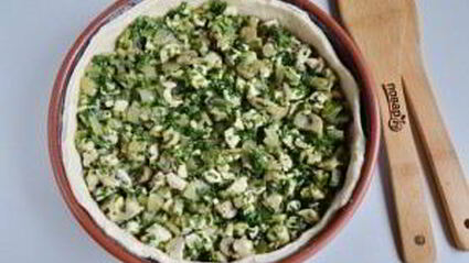 быстрый куриный пирог со шпинатом и грибами