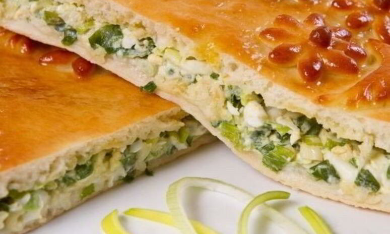 Рецепт быстрый заливной пирог с зеленым луком и яйцом