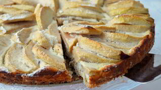 Диетический яблочный пирог с овсянкой и йогуртом