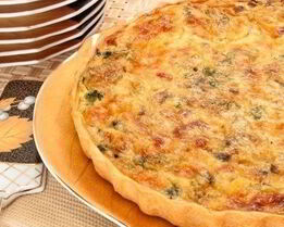 Лоранский пирог курицей, грибами и брокколи