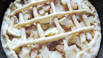 ночной дрожжевой пирог с яблоками