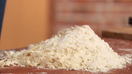 открытый пирог с луком-пореем