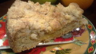 Песочный пирог с фруктами и фундуком