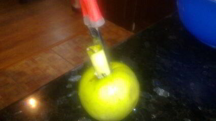 песочный пирог с фруктами и фундуком