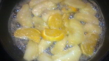 песочный пирог с фруктами и фундуком