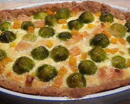 Пикантный киш с брюссельской капустой и рубленым мясом