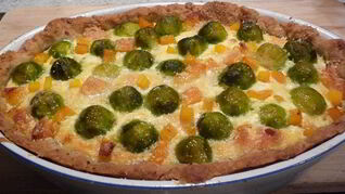 Пикантный киш с брюссельской капустой и рубленым мясом