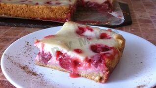 Пирог чизкейк клубничный