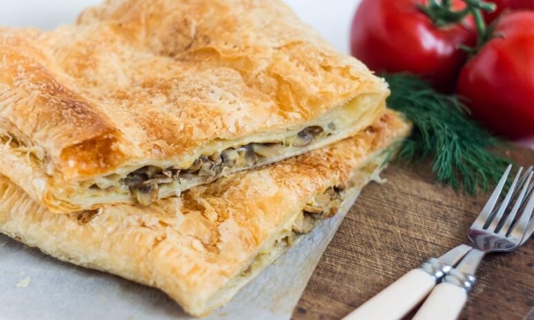 Рецепт пирог из слоеного теста с грибами