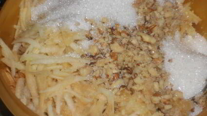 пирог ореховый с яблоками