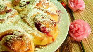 Пирог Розочки с клюквой