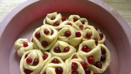 пирог розочки с клюквой