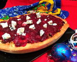 Пирог с индейкой и клюквенным соусом