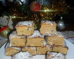 Пирог с изюмом и арахисом