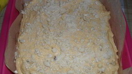 пирог с изюмом и арахисом