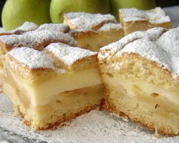 Пирог с яблоками в сметанном креме