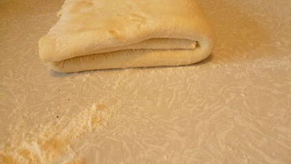 пирог с зеленью и сыром из слоеного творожного теста