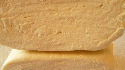 пирог с зеленью и сыром из слоеного творожного теста