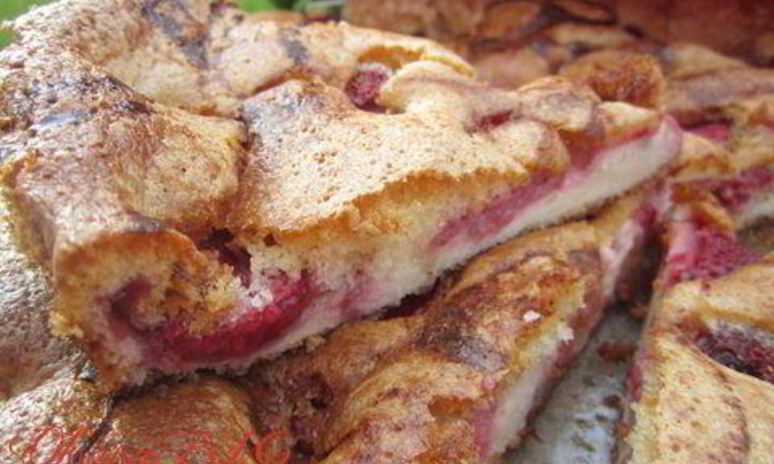 Рецепт пирог творожно-ягодный на бисквитном тесте