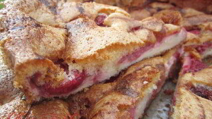 пирог творожно-ягодный на бисквитном тесте