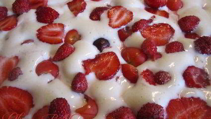 пирог творожно-ягодный на бисквитном тесте