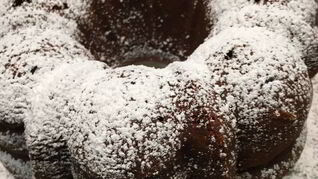 Пряничный пирог с вареньем