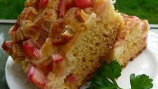 Сдобный пирог с ревенем