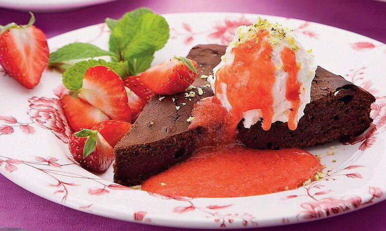 Рецепт шоколадный пирог с фисташковым мороженым