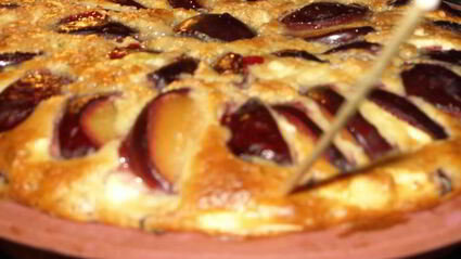 сливовый пирог с яблоками