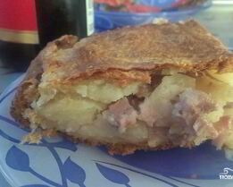 Слоеный пирог со свининой и картошкой