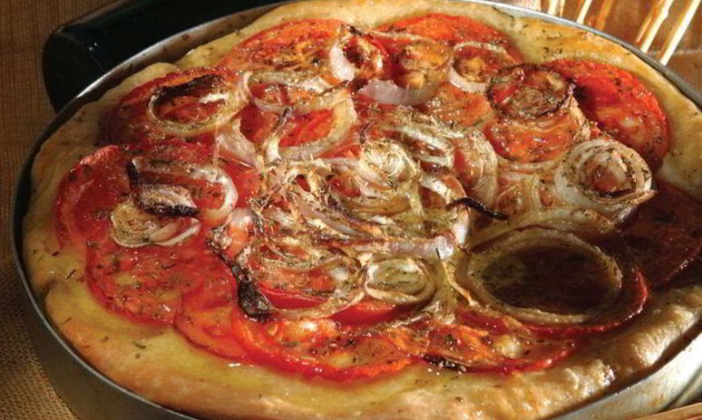 Рецепт традиционный греческий пирог с томатами и луком ладения