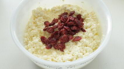 творожный пирог с клюквой в мультиварке