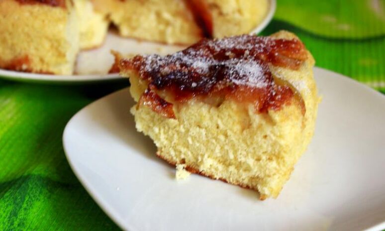 Рецепт яблочный пирог-перевертыш в мультиварке