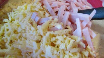 закусочный пирог с ветчиной и сыром