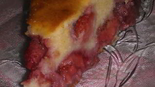 Заливной клубничный пирог