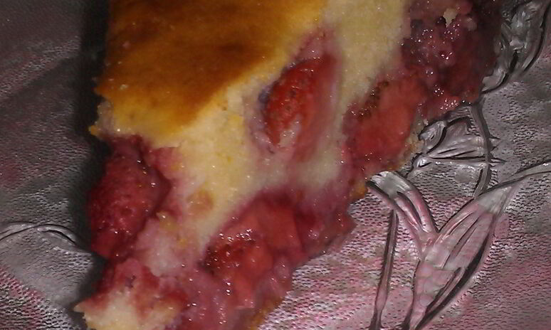 Рецепт заливной клубничный пирог