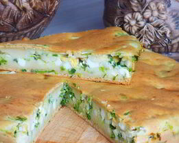 Заливной пирог с яйцом и зеленым луком
