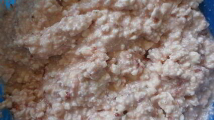 дрожжевые пирожки с творогом и клубникой