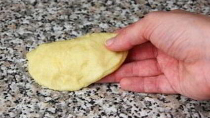 дрожжевые пирожки с творогом