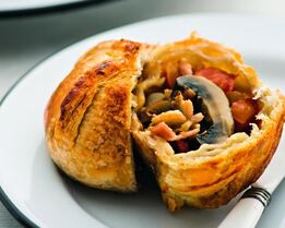 Грибы-пирожки, шампиньоны в слоеном тесте