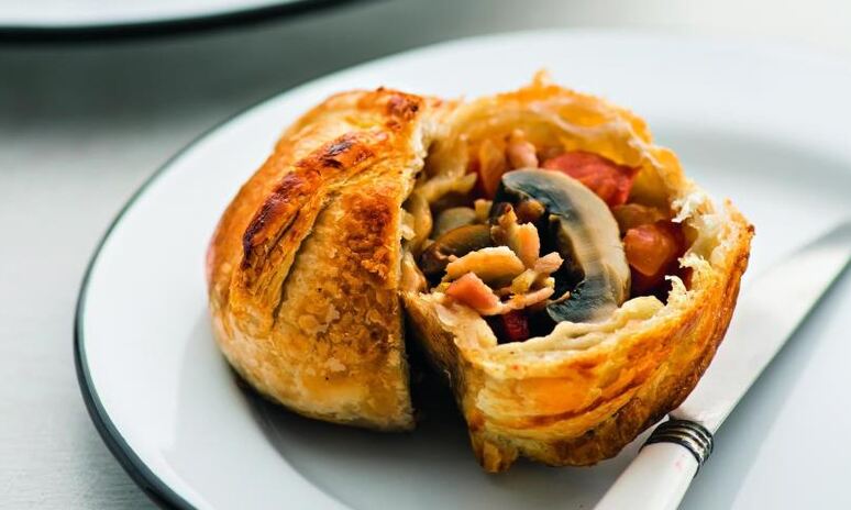 Рецепт грибы-пирожки, шампиньоны в слоеном тесте