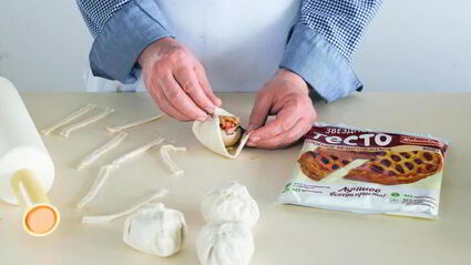 грибы-пирожки, шампиньоны в слоеном тесте